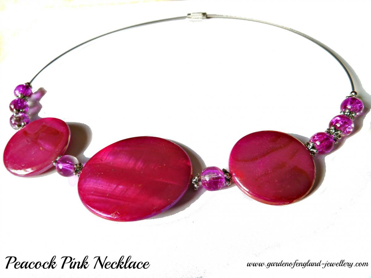 Sprayed Shell Necklace Peacock Collection Pink